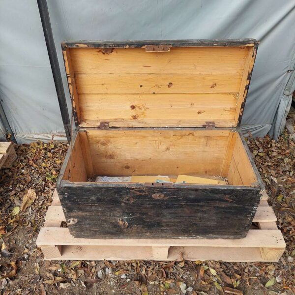 Alte Holztruhe – Bild 2